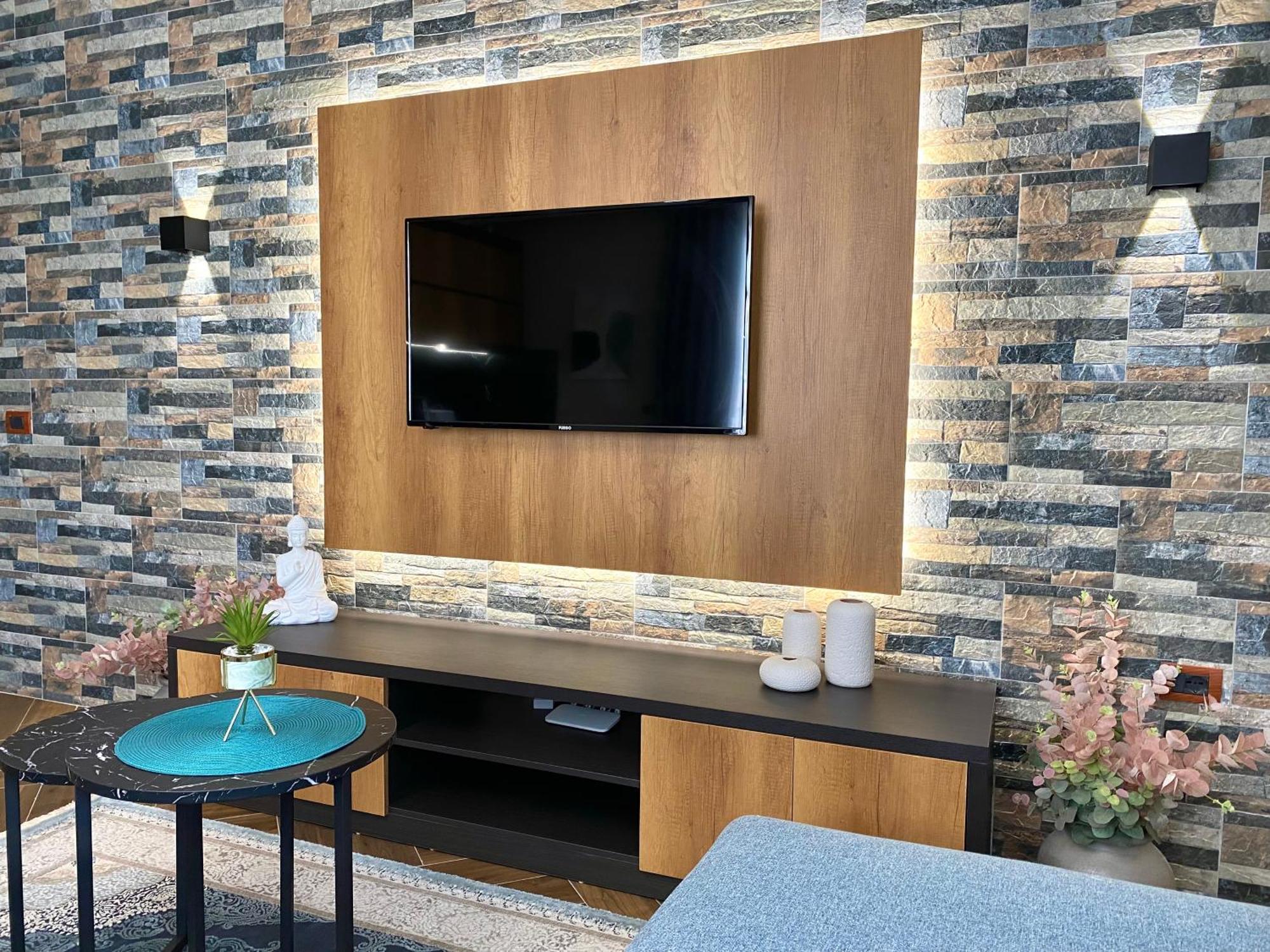 Eka Luxury Beachfront One-bedroom * Vlorë