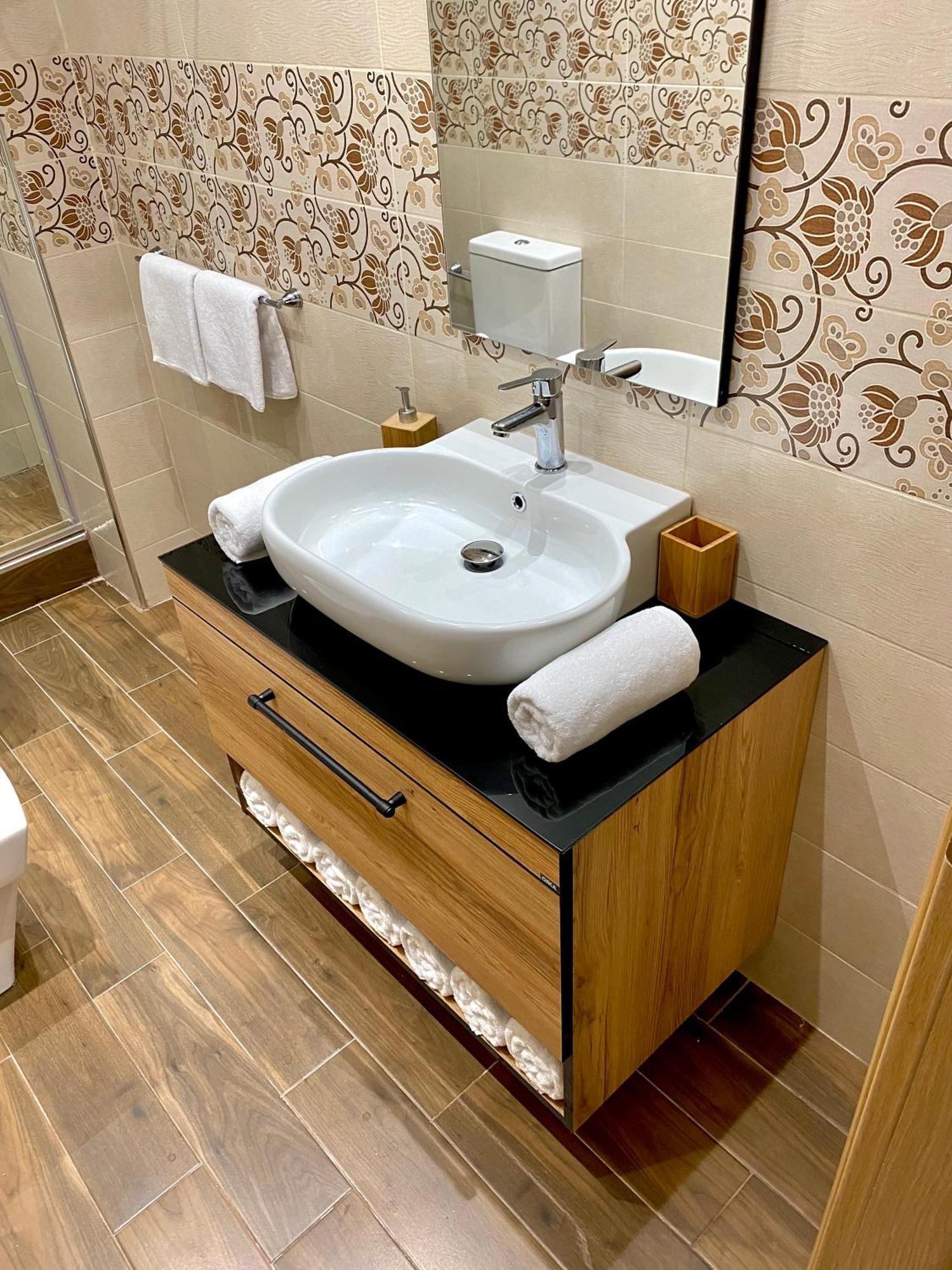 Eka Luxury Beachfront One-bedroom * Vlorë