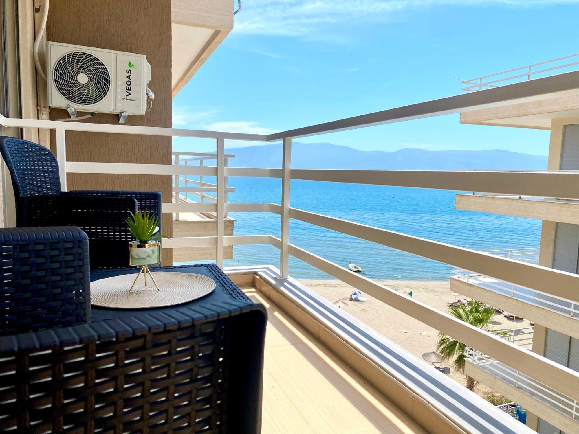 Leilighet Eka Luxury Beachfront One-bedroom *